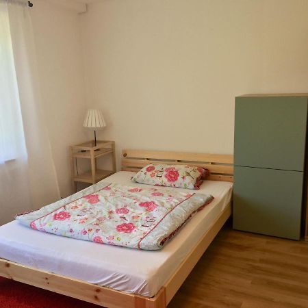 Mayen, Im Mohren, Privatzimmer Nr2, Waldrand, Nahe Nurburgring & Burg Eltz, Gemeinschaftsbad Luaran gambar