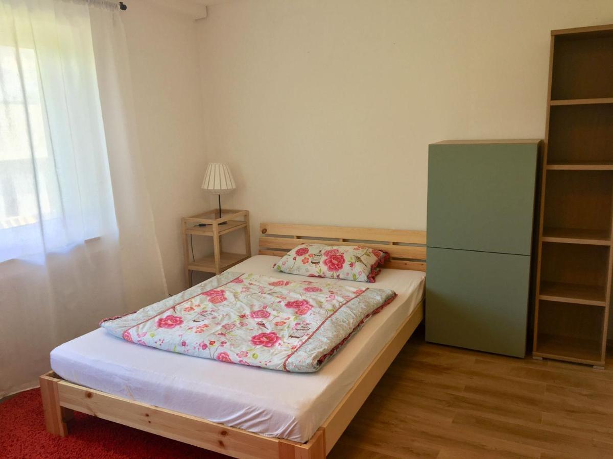 Mayen, Im Mohren, Privatzimmer Nr2, Waldrand, Nahe Nurburgring & Burg Eltz, Gemeinschaftsbad Luaran gambar