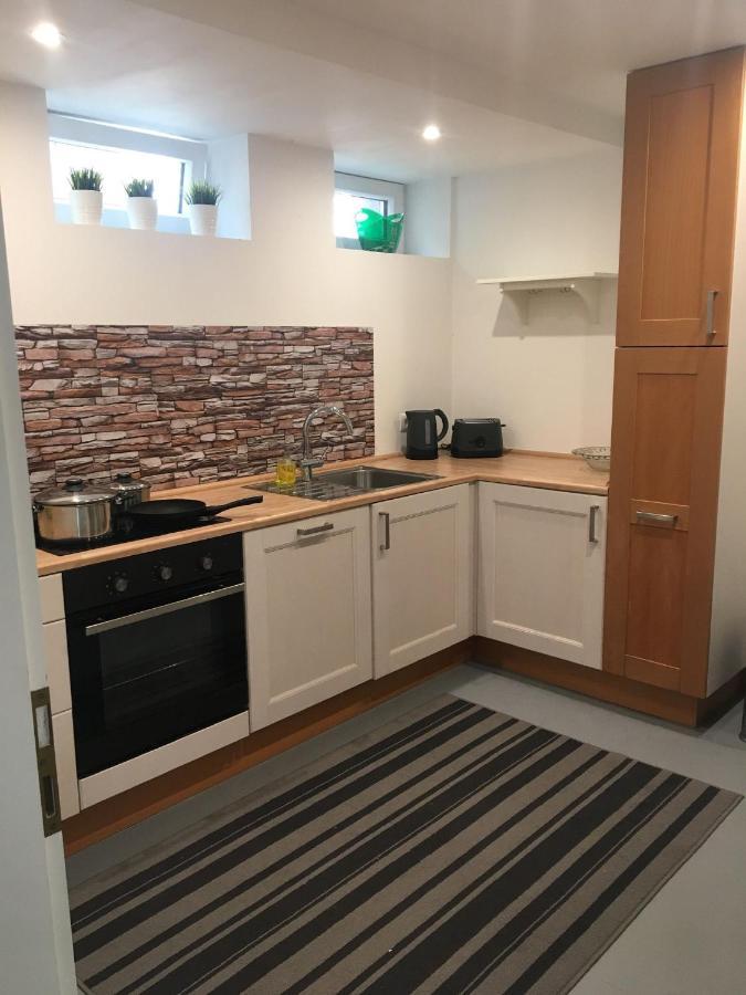 Mayen, Im Mohren, Privatzimmer Nr2, Waldrand, Nahe Nurburgring & Burg Eltz, Gemeinschaftsbad Luaran gambar